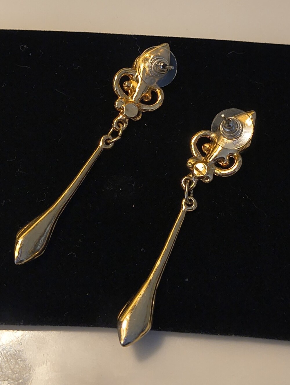Vtg 80s 90s Art Nouveau Revival Bold Gold Plated Jet Black Dangle Earrings - Picture 6 of 6